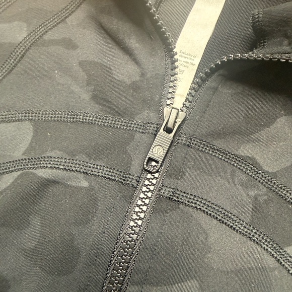 Lululemon Define Jacket *Luxtreme Heritage 365 Camo Deep Coal Multi size 12 - Picture 4 of 5